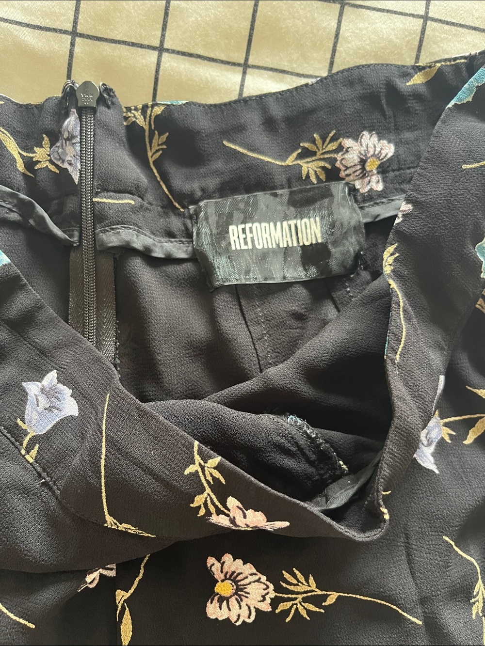 Reformation Gorgeous dress shorts with pockets made in USA